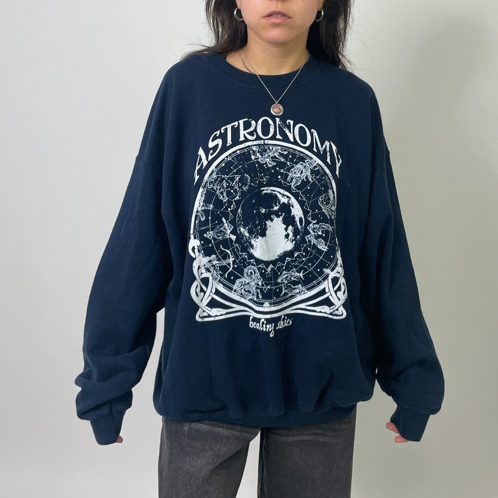 ADORABLE URBAN OUTFITTERS NAVY ASTRONOMY CREWNECK SWEATSHIRT